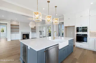502 Swan Court, Beaufort, NC 28516 – photo 4: Large Kitchen with Island