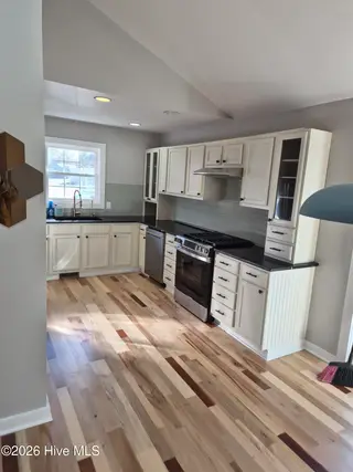 2105 Gibson Avenue, Wilmington, NC 28403 — 3-bedroom home in Carolina Place, Wilmington, NC, photo 6 of 26