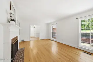 225 Churchill Drive, Greenville, NC 27858 – photo 11: 34-web-or-mls-IMG_9772