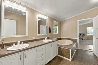 103 Shop Branch Lane, Hampstead, NC 28443 — 3-bedroom manufactured home in Bay Harbor, Hampstead, NC, photo 24 of 43: 103_shop_branch_ln_020