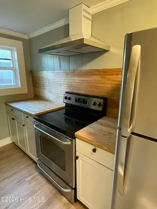 509 Walnut Street, Wilmington, NC 28401 — 5-bedroom home in Rankin Place North, Wilmington, NC, photo 10 of 13: IMG_5866