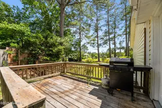 2014 Center Avenue, New Bern, NC 28560 – photo 11: Deck