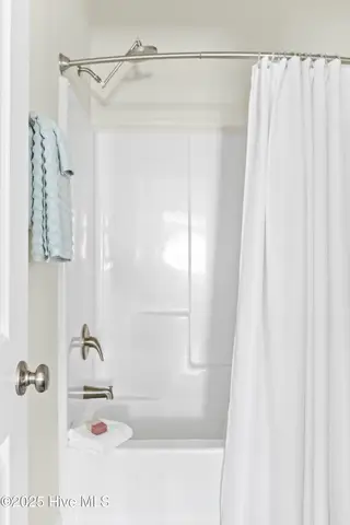 2212 Lakeside Circle, Wilmington, NC 28401 – photo 10: 033_2212_lakeside_circle-31_516