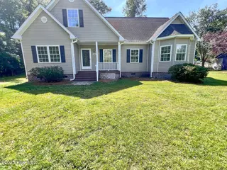 213 Country Place Road, Wilmington, NC 28409 — 3-bedroom home in Country Place, Wilmington, NC, photo 1 of 28: Front view