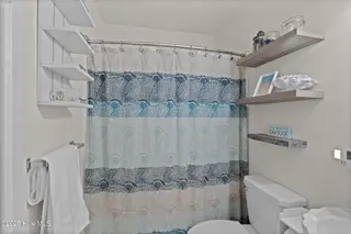 413 Pelican Harbor Road, Beaufort, NC 28516 — 3-bedroom home in Wards Creek Plantation, Beaufort, NC, photo 24 of 30: Hall Bath