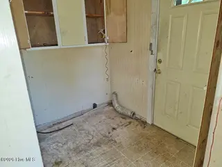 1011 E 6th Street, Washington, NC 27889 – photo 9: LAUNDRY AREA