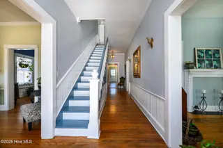 406 Queen Street, New Bern, NC 28560 – photo 9: Foyer