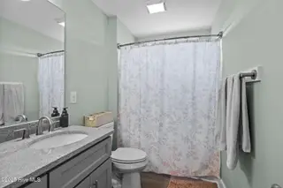 1710 Olde Farm Road, Morehead City, NC 28557 – photo 13: Upstairs Bath