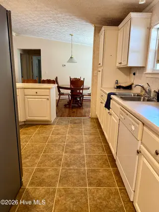 616 7th Street SE, Bolivia, NC 28422 — 3-bedroom manufactured home in Sunset Harbor, Bolivia, NC, photo 5 of 24