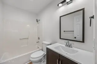 1101 Hunting Ridge Road, Wilmington, NC 28412 — 4-bedroom home in Echo East, Wilmington, NC, photo 22 of 41: Bathroom (89)