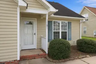 2205 Penncross Drive, Greenville, NC 27834 — 3-bedroom home in Meadow Woods, Greenville, NC, photo 4 of 37: 29-web-or-mls-BLS_0263_edit