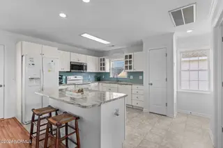 122 Quinton Street, Holden Beach, NC 28462 — 3-bedroom home in Holden Beach, Holden Beach, NC, photo 14 of 54: 19-web-or-mls-BTS09097