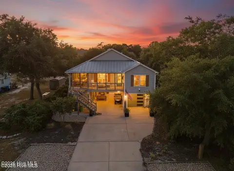 101 NW 11th St, Oak Island