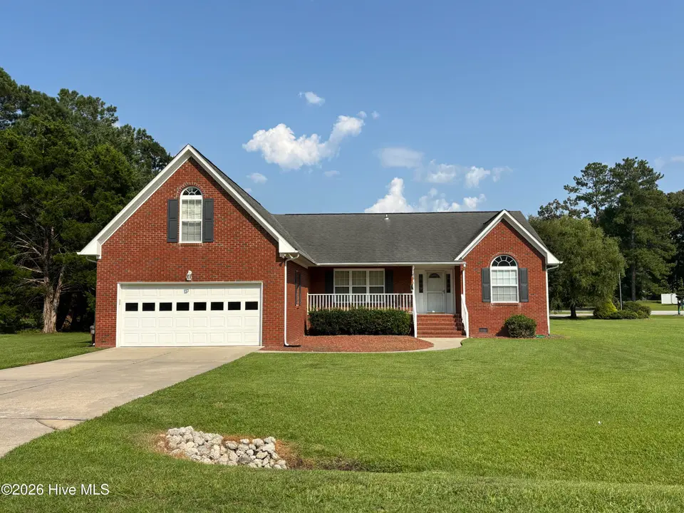 208 Pinewood Drive, New Bern, NC 28562 – photo 1 of 56: IMG_0876