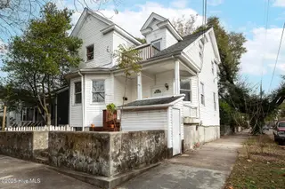 129 S 8th Street, Wilmington, NC 28401 — 6-bedroom home in Downtown, Wilmington, NC, photo 2 of 36: 8thS129-1FDanBL33A0102 copy