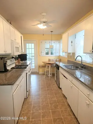 111 Canebrake Drive, New Bern, NC 28562 – photo 13: 20260829_113410~2