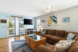 315 Brunswick Avenue W, Holden Beach, NC 28462 – photo 6: 8_315_brunswick_ave_w_008