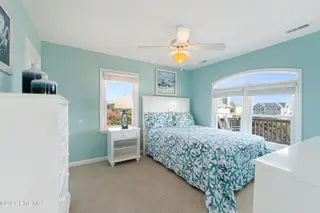 118 Heverly Drive, Emerald Isle, NC 28594 – photo 20: Primary bedroom