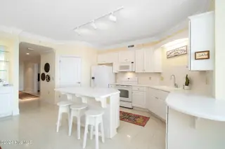4425 Arendell Street 303 Harborside Club At 70 West, Morehead City, NC 28557 – photo 6: Kitchen w/ island seating