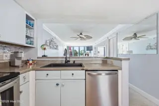 1400 E Fort Macon Road 112, Atlantic Beach, NC 28512 – photo 5: 29-web-or-mls-1400 E Fort Macon 112 - 04