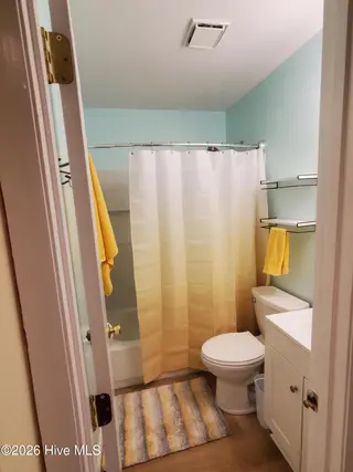 1822 New River Inlet Road Unit 1304a, North Topsail Beach, NC 28460 – photo 14: Bathroom 1