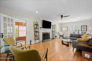 418 Forest Hills Drive, Wilmington, NC 28403 – photo 5: living room