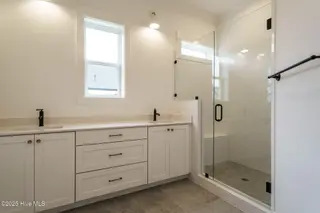 103 Shoreview Drive, New Bern, NC 28562 – photo 17: Similar Construction Primary Bathroom