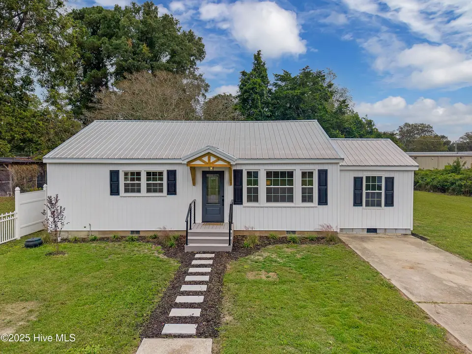 313 First Avenue, Vanceboro, NC 28586 – photo 1 of 21: 313 First Avenue, Vanceboro, NC 28586