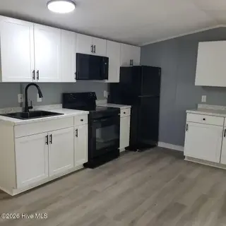 232 Lake Drive SW, Supply, NC 28462 — 3-bedroom manufactured home in Riverside, Supply, NC, photo 6 of 36: Kitchen