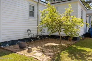 1205 Harding Avenue, Kinston, NC 28501 — 2-bedroom home, Kinston, NC, photo 8 of 40: 23-web-or-mls-IMG_0010