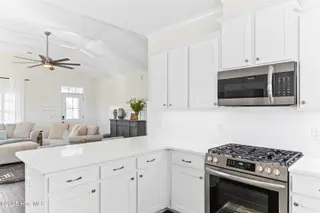 2212 Lakeside Circle, Wilmington, NC 28401 – photo 14: 016_2212_lakeside_circle-14_929