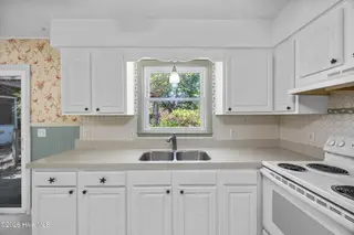514 Cathay Road, Wilmington, NC 28412 – photo 10: 15_kitchen