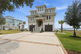 4741 S Shore Drive, Morehead City, NC 28557 – photo 4: 4-web-or-mls-4741 S Shore Dr 005