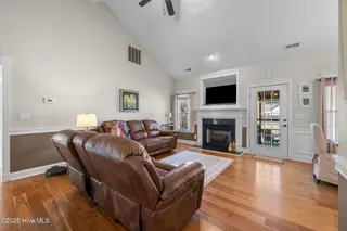109 Fernie Lane, New Bern, NC 28560 – photo 2: Hardwood floors