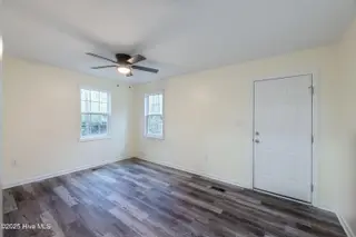 622 Walnut Drive, Jacksonville, NC 28540 – photo 19: 1st floor primary bedroom