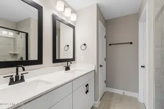 232 Cline Way 129, Beaufort, NC 28516 – photo 18: Primary Bath