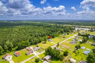 335 Country Club Lane, Newport, NC 28570 – photo 3: Sea Gate home on large property