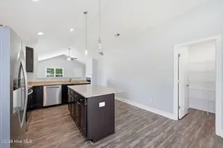 106 Heckathorne Drive, New Bern, NC 28560 — 3-bedroom home in West Crossroads, New Bern, NC, photo 8 of 33: Kitchen