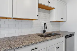 3504 Taylor Street, New Bern, NC 28560 — 4-bedroom home in Pinecrest, New Bern, NC, photo 9 of 28: Kitchen 3
