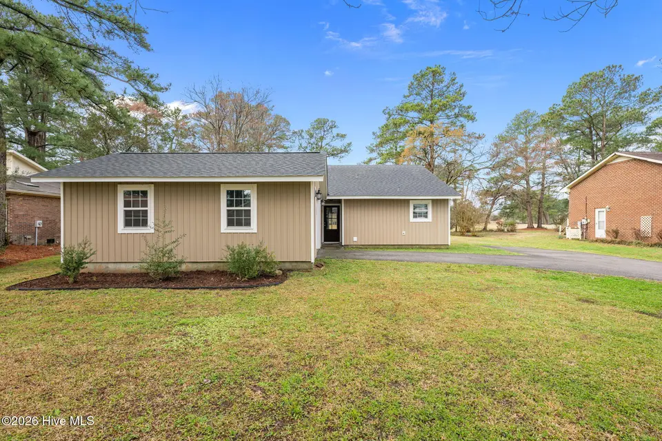 707 Plantation Drive, New Bern, NC 28562 – photo 1 of 47: 2-web-or-mls-DSC_2729