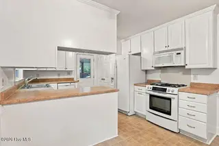 2509 Ward Boulevard, Wilson, NC 27893 — 3-bedroom home in Cavalier Park, Wilson, NC, photo 18 of 51: Kitchen