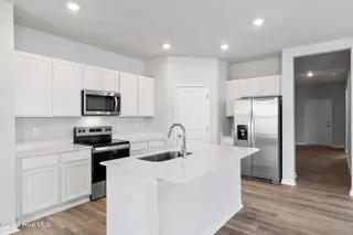 613 S Squires Run Lane, Richlands, NC 28574 – photo 15: Kitchen