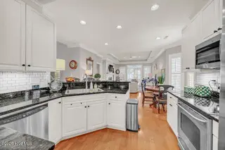 5033 Whitner Drive, Wilmington, NC 28409 — 4-bedroom home in Holly Glen Estates, Wilmington, NC, photo 6 of 31: Kitchen