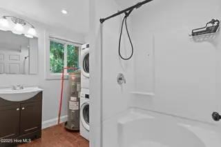 609 N 10th Street, Wilmington, NC 28401 — 4-bedroom home in Brooklyn, Wilmington, NC, photo 18 of 34: Laundry