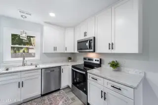 2614 Country Club Road, Jacksonville, NC 28546 – photo 2: Kitchen