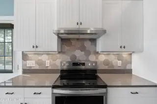 6509 Walden Pond Lane, Southport, NC 28461 — 3-bedroom home in Winding Creek, Southport, NC, photo 6 of 72: 6509WaldenPondLn - 14