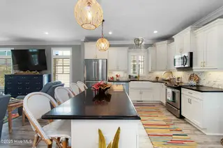 221 Sound Side Drive, Atlantic Beach, NC 28512 — 5-bedroom home in Bay Ridge, Atlantic Beach, NC, photo 16 of 60: Kitchen with island seating