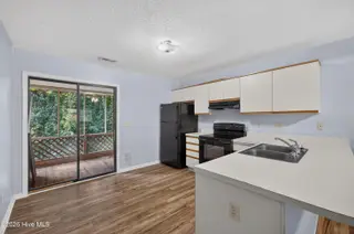 522 S Kerr Avenue Apt 42, Wilmington, NC 28403 — 2-bedroom condo in Candlewyck, Wilmington, NC, photo 10 of 25: 522SKerrAvenueUnit42-9
