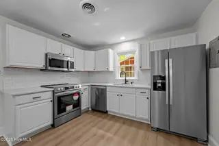 2818 Jefferson Drive, Greenville, NC 27858 – photo 12: 37-web-or-mls-LHV_3853