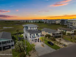 112 Virginia Avenue, Carolina Beach, NC 28428 – photo 5: 5-web-or-mls-Photo May 30 2025, 3 58 25